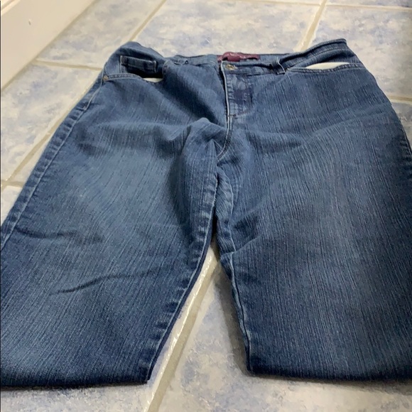 Gloria Vanderbilt Stretchy Blue Jeans - Picture 4 of 4